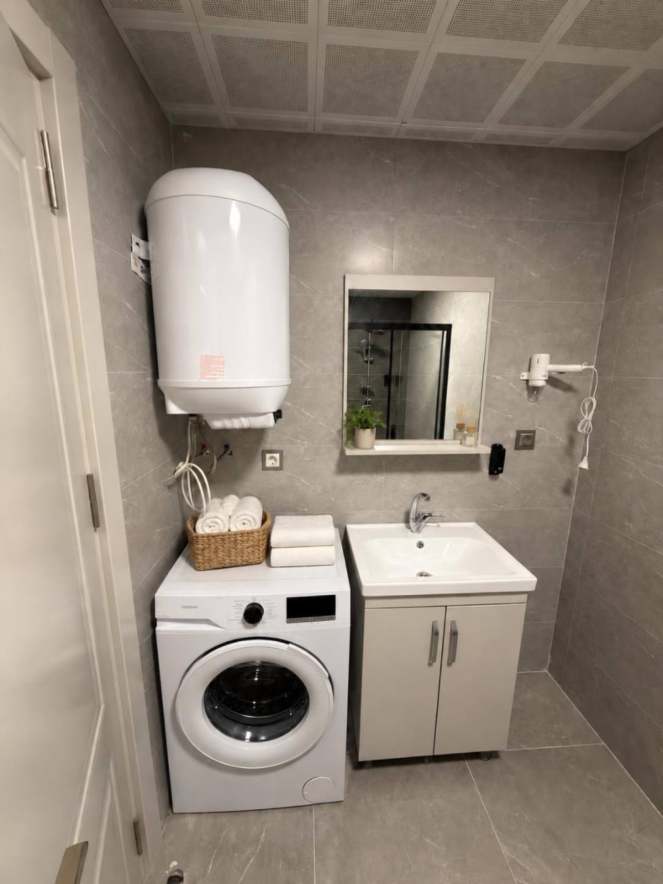 Suite Time Antalya — Deluxe Suite, banyo ve çamaşır alanı